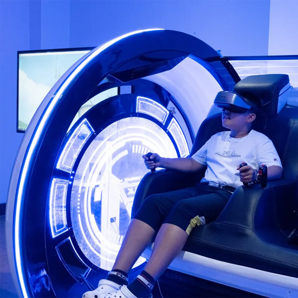 AI实践 · 工程挑战 · 数据思维 · 软硬件结合
从代码到航天，从算法到生命科学。在顶尖实验室和科技场馆中，亲手操作前沿设备，完成从构思、设计到搭建、测试的全过程，让想象力在工程约束下落地生根。